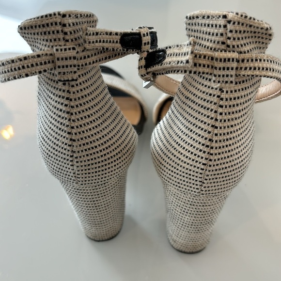 Vince Camuto Sandal Heels - Size 9 - Picture 7 of 10